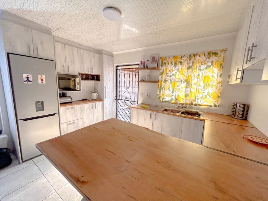 2 Bedroom Property for Sale in Lentegeur Western Cape